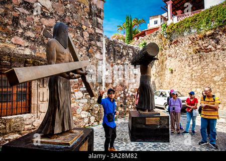 Taxco, Mexiko - 18. November 2024: Denkmal für die traditionellen Karwochenprozessionen in der wunderschönen magischen Stadt Taxco de Alarcon. Stockfoto
