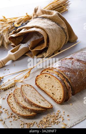 Köstliches gemischtes Roggenbrot, auch bekannt als Graubrot Stockfoto