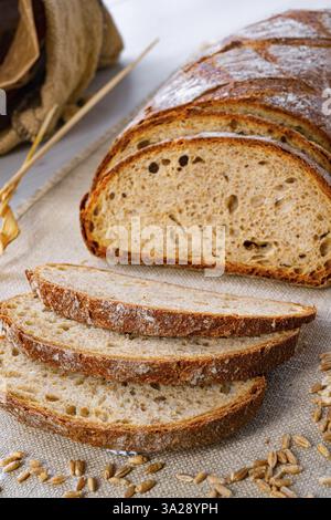Köstliches gemischtes Roggenbrot, auch bekannt als Graubrot Stockfoto