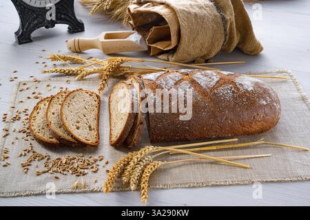 Köstliches gemischtes Roggenbrot, auch bekannt als Graubrot Stockfoto