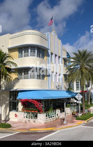 Miami, Florida, USA - 3. Dezember 2023: Außenansicht des Marlin Hotel im Art déco-Stil am Miami South Beach Stockfoto