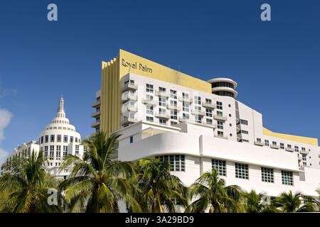 Miami, Florida, USA - 3. Dezember 2023: Außenansicht des Royal Pam Hotel im Art déco-Stil am Miami South Beach Stockfoto