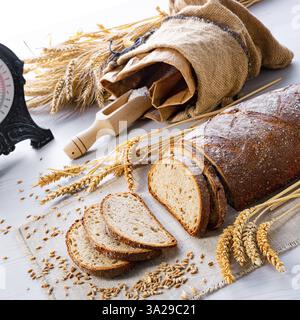 Köstliches gemischtes Roggenbrot, auch bekannt als Graubrot Stockfoto