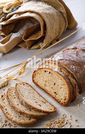 Köstliches gemischtes Roggenbrot, auch bekannt als Graubrot Stockfoto