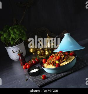 Tomatenmark mit Gemüse und Hackfleisch Stockfoto