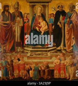 Dieses Werk von Cosimo Rosselli aus dem 15. Jahrhundert zeigt die mit dem Kind thronende Jungfrau Maria, begleitet von Johannes dem Täufer, St. Augustinus, St. Dominikus, St. Peter und einem Verweis auf das Massaker an den Unschuldigen. Stockfoto