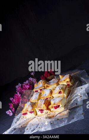 Karpatka, ein köstlicher polnischer Puddingkuchen Stockfoto