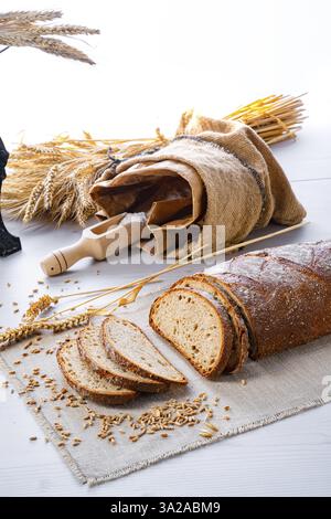 Köstliches gemischtes Roggenbrot, auch bekannt als Graubrot Stockfoto