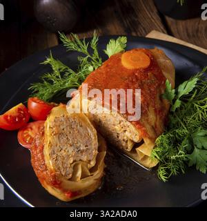 Kohl-Brötchen mit Reis und Hackfleisch nach Großmutters Rezept Stockfoto
