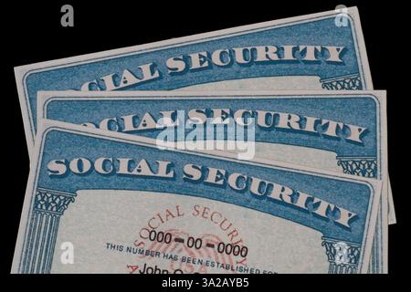 Lake Elsinore, CA, USA - 12. März 2025: Nahaufnahme eines Stapels von SSN-Karten Stockfoto