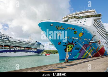St. John's Antigua und Barbuda, Norwegian Cruise Line NCL Breakaway Schiff 11-tägige Reiseroute, Kreuzfahrthafen Hafen, Docking Kreuzfahrtschiffe, maritime Touris Stockfoto