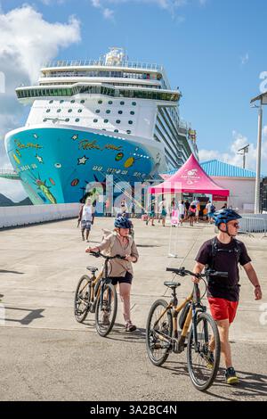 St. John's Antigua und Barbuda, Kreuzfahrthafen Hafen, Norwegian Cruise Line NCL Breakaway Schiff 11-tägige Reiseroute, Kreuzfahrtpassagiere, Antigua Cruise Po Stockfoto