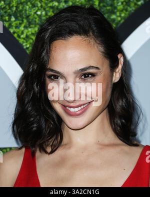 (DATEI) Disney verkleinert die Hollywood-Premiere „Snow White“, während Rachel Zegler und Gal Gadot kontrovers diskutiert werden. WEST HOLLYWOOD, LOS ANGELES, KALIFORNIEN, USA – 7. DEZEMBER: Die israelische Schauspielerin und Model Gal Gadot in einem Christian Dior Kleid kommt zur GQ Men of the Year Party 2017, die am 7. Dezember 2017 im Chateau Marmont in West Hollywood, Los Angeles, Kalifornien, USA stattfindet. (Foto: Xavier Collin/Image Press Agency) Stockfoto