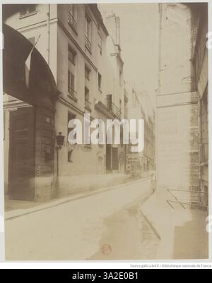 Dieses Foto von Eugène Atget zeigt das Hôtel Lefebvre in der Rue des Bons-Enfants 23 in Paris und hebt seine architektonischen Merkmale und die städtische Umgebung hervor. Stockfoto