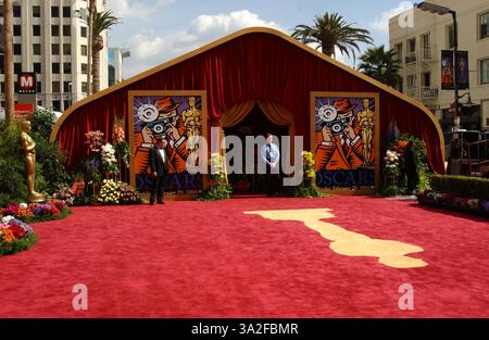 FEBRUAR 2004 - HOLLYWOOD, KALIFORNIEN, USA - K35802FB. ÜBERBLICK ÜBER DIE 76. JÄHRLICHEN ACADEMY AWARDS. IM KODAK THEATER, HOLLYWOOD, KALIFORNIEN, 29.02.2004. FITZROY BARRETT/ 2004.(Bild: © Globe Photos/ZUMAPRESS.com) Stockfoto