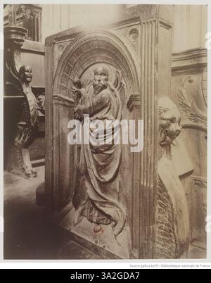 Dieses Foto von Eugène Atget zeigt die Stände der Kirche in St. Gervais et Protais und zeigt die feinen Details der Holzwerkskunst. Stockfoto