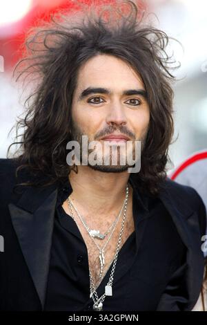 31. Januar 2007 - London, Vereinigtes Königreich - K51553..RUSSELL BRAND..Comic Relief Red Nose Day 2007 Launch-Photocall-British Airways London Eye, South Bank, London 01-31-2007. Mark Chilton- .com- 2007 (Bild: © Globe Photos/ZUMAPRESS.com) Stockfoto
