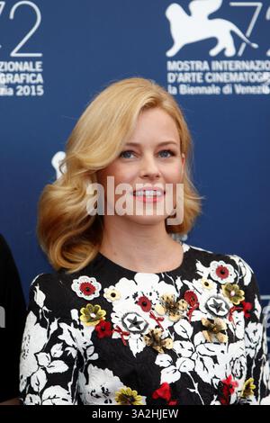 Schauspielerin Elizabeth Banks posiert am 2. September 2015 beim Fotoaufruf der Jury des 72. Filmfestivals von Venedig im Palazzo del Casino in Venedig Stockfoto