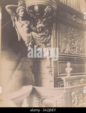 Dieses Foto von 1912 zeigt die Kirche Saint-Etienne-du-Mont mit einem Schwerpunkt auf ihren religiösen Merkmalen und architektonischen Elementen. Stockfoto