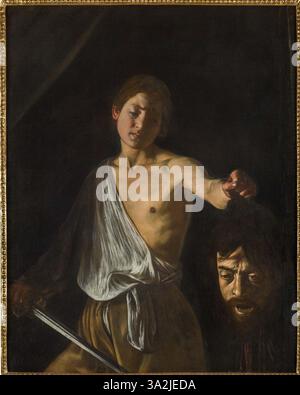 Caravaggios „David mit dem Kopf von Goliath“ zeigt den biblischen Helden, der den abgetrennten Kopf von Goliath hält, mit intensivem Realismus und dramatischer Beleuchtung. Das Gemälde fängt einen Moment der Reflexion und des Triumphes ein. Stockfoto
