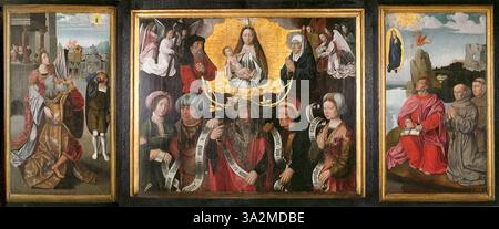Dieses Triptychon des Meisters des Heiligen Blutes stellt die Verherrlichung der Jungfrau Maria dar, mit Szenen von Marias Aufstieg, flankiert von Figuren von Johannes, Jakobus und Sybils. Die Tafel ist Teil der religiösen und künstlerischen Tradition Brügge im frühen 16. Jahrhundert. Stockfoto
