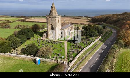 Aus der Vogelperspektive der St. Oswald Kirche, Lythe. North Yorkshire Stockfoto