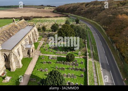 Aus der Vogelperspektive der St. Oswald Kirche, Lythe. North Yorkshire Stockfoto