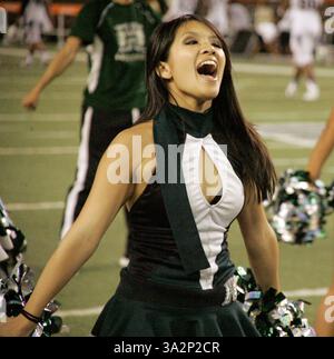 30. August 2014 - Honolulu, HI, USA - 30. August 2014 - Rainbow Warrior Dancer während der Aktion zwischen den Hawaii Rainbow Warriors und den Washington Huskies auf Hawaiian Airlines Field im Aloha Stadium in Honolulu, Hawaii. (Bild: © Michael Sullivan/Cal Sport Media/ZUMAPRESS.com) Stockfoto