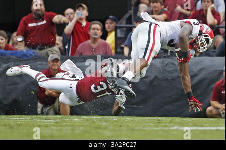 13. September 2014 - Columbia, SC, USA - South Carolina Gamecocks Cornerback Al Harris Jr. (31) hält Georgia Bulldogs in der ersten Hälfte des Gamecocks-Spiels gegen Georgia im Williams-Brice Stadium am Samstag, 13. September 2014 in Columbia, S.C. (Kreditbild: © Gerry Melendez/MCT/ZUMA Wire) Stockfoto