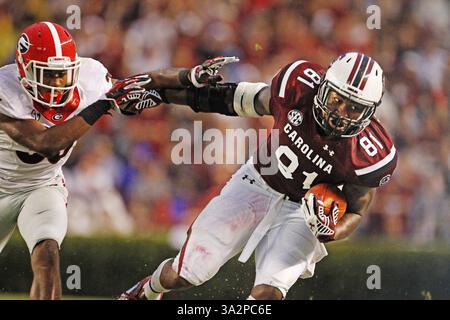 13. September 2014 - Columbia, SC, USA - South Carolina Gamecocks Tight End Rory Anderson (81) versucht, sich von Georgia Bulldogs Cornerback Aaron Davis (35) in der zweiten Halbzeit im Williams-Brice Stadium zu befreien, Samstag, 13. September 2014 in Columbia, S.C. die Gamecocks verärgerten Georgia um einen Sieg von 38-35. (Abbildung: © Gerry Melendez/MCT/ZUMA Wire) Stockfoto