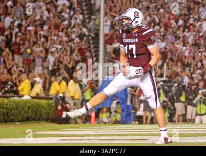 13. September 2014 - Columbia, SC, USA - South Carolina Gamecocks Quarterback Dylan Thompson (17) feiert nach einem Touchdown in der zweiten Hälfte des Gamecocks-Spiels gegen Georgia im Williams-Brice Stadium am Samstag, den 13. September 2014 in Columbia, S.C. die Gamecocks verärgerten Georgia um einen Sieg von 38-35. (Abbildung: © Gerry Melendez/MCT/ZUMA Wire) Stockfoto