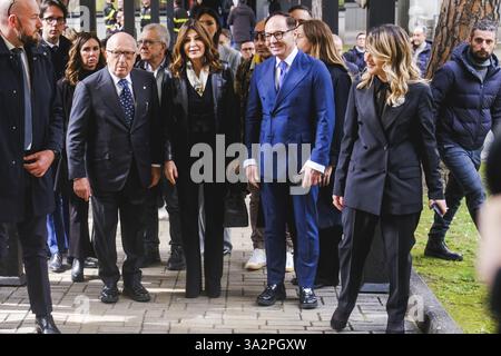 Neapel, Italien. März 2025. Der stellvertretende Minister für auswärtige Angelegenheiten und internationale Zusammenarbeit, Edmondo Cirielli, und die Tourismusministerin Daniela Santanche bei der Einweihung der 28. Ausgabe der BMT (Mittelmeer-Tourismusbörse) in der Mostra d'Oltremare in Neapel, 13. März 2025. Quelle: Live Media Publishing Group/Alamy Live News Stockfoto