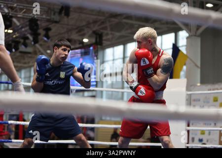 ODESSA, UKRAINE - 10. März 2025: Ukrainischer Boxcup unter Männern und Frauen. Eröffnungszeremonie des Wettbewerbs, des Konzerts, der Preise, der Trainer, der Richter, Par Stockfoto
