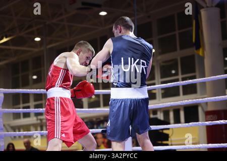 ODESSA, UKRAINE - 10. März 2025: Ukrainischer Boxcup unter Männern und Frauen. Eröffnungszeremonie des Wettbewerbs, des Konzerts, der Preise, der Trainer, der Richter, Par Stockfoto