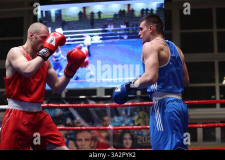 ODESSA, UKRAINE - 10. März 2025: Ukrainischer Boxcup unter Männern und Frauen. Eröffnungszeremonie des Wettbewerbs, des Konzerts, der Preise, der Trainer, der Richter, Par Stockfoto