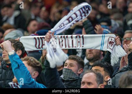 Birmingham, Großbritannien. März 2025. Aston Villa FC Fans während des Aston Villa FC gegen Club Brugge KV UEFA Champions League Achtelfinale, 2. Leg Spiel in Villa Park, Birmingham, England, Großbritannien am 12. März 2025 Credit: Alex Young/Every Second Media Credit: Every Second Media/Alamy Live News Stockfoto