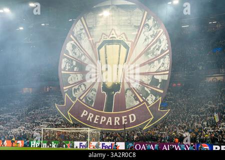 Birmingham, Großbritannien. März 2025. Aston Villa FC tifo vor dem Aston Villa FC gegen Club Brugge KV UEFA Champions League Achtelfinale, 2. Leg Spiel in Villa Park, Birmingham, England, Großbritannien am 12. März 2025 Credit: Alex Young/Every Second Media Credit: Every Second Media/Alamy Live News Stockfoto