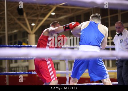 ODESSA, UKRAINE - 10. März 2025: Ukrainischer Boxcup unter Männern und Frauen. Eröffnungszeremonie des Wettbewerbs, des Konzerts, der Preise, der Trainer, der Richter, Par Stockfoto