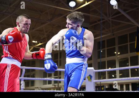 ODESSA, UKRAINE - 10. März 2025: Ukrainischer Boxcup unter Männern und Frauen. Eröffnungszeremonie des Wettbewerbs, des Konzerts, der Preise, der Trainer, der Richter, Par Stockfoto