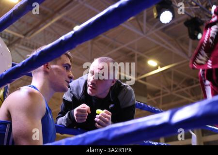 ODESSA, UKRAINE - 10. März 2025: Ukrainischer Boxcup unter Männern und Frauen. Eröffnungszeremonie des Wettbewerbs, des Konzerts, der Preise, der Trainer, der Richter, Par Stockfoto