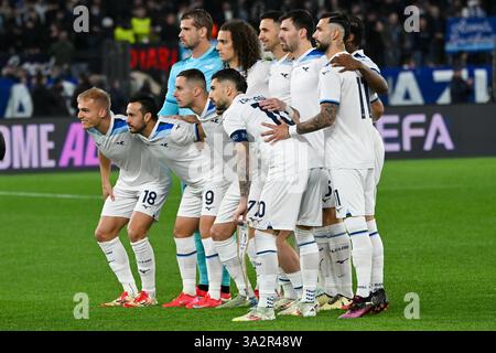 Rom, Italien. März 2025. Das Team der SS-Lazio posiert für das Foto vor dem Achtelfinale der UEFA 2024/25 zwischen SS Lazio und Viktoria Plzen am 13. März 2025 in Rom, Italien - Credit: Nicola Ianuale/Alamy Live News Stockfoto