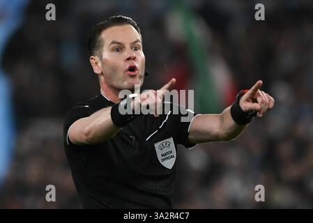 Rom, Italien. März 2025. Schiedsrichter Danny Makkelie beim Achtelfinale der UEFA 2024/25 zwischen SS Lazio und Viktoria Plzen im Stadio Olimpico am 13. März 2025 in Rom, Italien - Credit: Nicola Ianuale/Alamy Live News Stockfoto