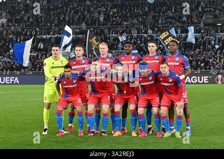 Rom, Italien. März 2025. Das Team von Viktoria Plzen posiert für das Foto vor dem Achtelfinale der UEFA 2024/25 zwischen SS Lazio und Viktoria Plzen am 13. März 2025 in Rom, Italien - Credit: Nicola Ianuale/Alamy Live News Stockfoto