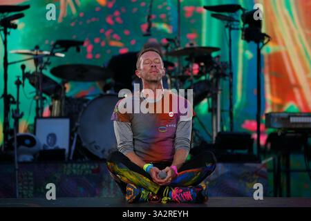 EMBARGOED BIS 0001 FREITAG, 27. SEPTEMBER, Dateifoto von 31/05/23 von Coldplay im Manchester Ethiad Stadium im Rahmen ihrer Music of the Spheres World Tour. Coldplay wurde von der Musiklizenzfirma PPL als die meistgespielte britische Gruppe des 21. Jahrhunderts bezeichnet. Die Londoner Poprocker, bestehend aus Frontmann Chris Martin sowie Guy Berryman, Jonny Buckland und will Champion, wurden 40.000 Mal mehr im britischen Radio und Fernsehen ausgestrahlt als die klassischen Rockspieler Queen, die laut der Firma auf Platz zwei kamen. Ausgabedatum: Freitag, 27. September 2024. Stockfoto