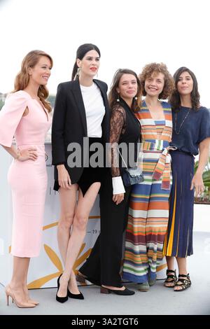 Mariana Ximenes, Luiza Mariani, Bruna Linzmeyer, Marina Provenzano und Flora Diegues nehmen am Fotoaufruf zum „Großen mystischen Zirkus (O Grande Circo Mistico)“ während des 71. Jährlichen Filmfestivals in Cannes am 14. Mai 2018 im Palais des Festivals Teil. CAP/GOL ©GOL/Capital Pictures Stockfoto