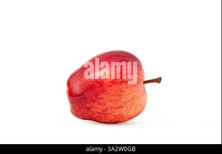 Isolierte rote Apfelfrucht. Ganzer rosafarbener Apfel isoliert Stockfoto
