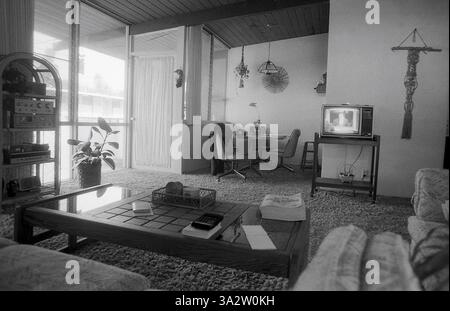 Kalifornien, USA, ca. 1985. Das Innere einer Wohnung in Los Angeles. Stockfoto