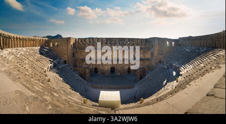 Panoramablick auf das römische Theater in der antiken Stadt Aspendos. Antalya Stadt, Türkei Land Stockfoto