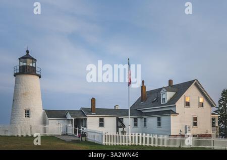 Pemaquid Point Lighthouse, einer der ältesten Leuchttürme in Maine, befindet sich in Bristol, Lincoln County, an der südlichen Spitze des Pemaquid Neck Stockfoto