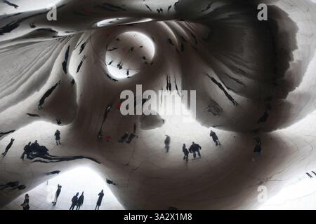 Chicago Illinois USA, Cloud Gate AKA The Bean at Millennium Park entworfen von Anish Kapoor und im Mai 2006 eingeweiht. Edelstahlplatten über A für Stockfoto